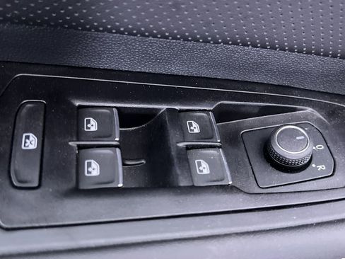 Used 2025 Volkswagen Atlas SE image 15