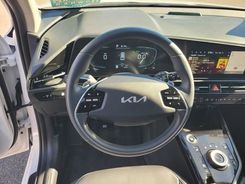 Used 2025 Kia Niro EX image 30