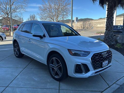 Used 2023 Audi Q5 e Premium Plus w/ Premium Plus Package image 4