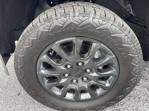Used 2025 Toyota Tacoma SR5 AWD/4WD image 7