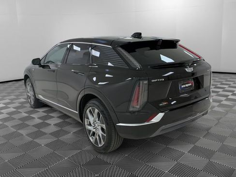 Certified 2025 Cadillac Optiq Luxury 2 w/ LPO, Floor Liner Package AWD/4WD image 3