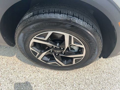 Used 2023 Kia Sportage LX image 18