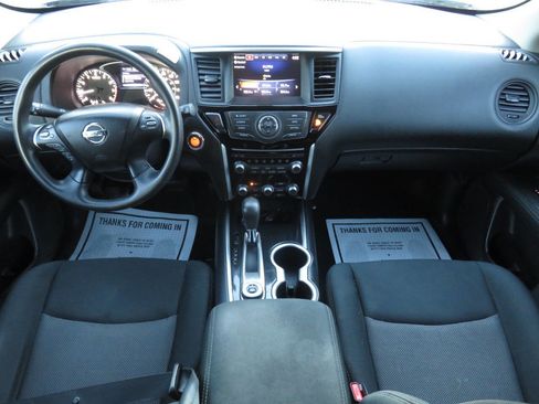 Used 2017 Nissan Pathfinder S image 11