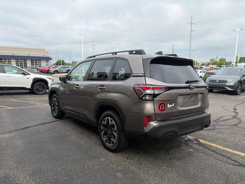 Used 2025 Subaru Forester Premium AWD/4WD image 5