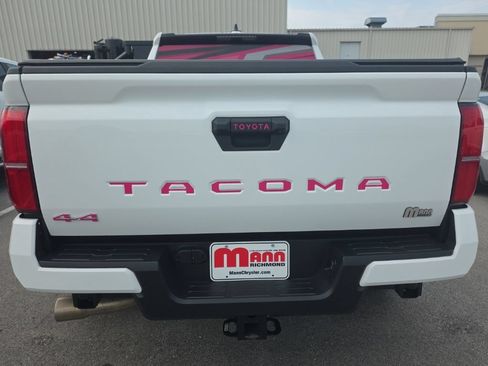 Used 2025 Toyota Tacoma SR5 AWD/4WD image 6