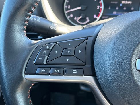 Used 2023 Nissan Sentra SR w/ SR Premium Package image 16