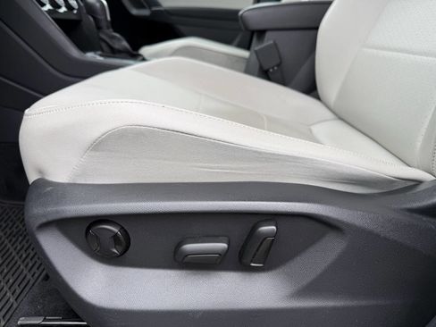 Used 2020 Volkswagen Tiguan SE image 12