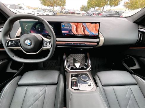Used 2025 BMW X3 xDrive30i w/ Premium Package image 16