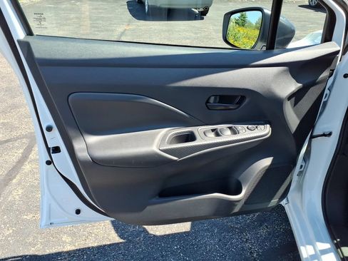 Used 2022 Nissan Versa S FWD image 14