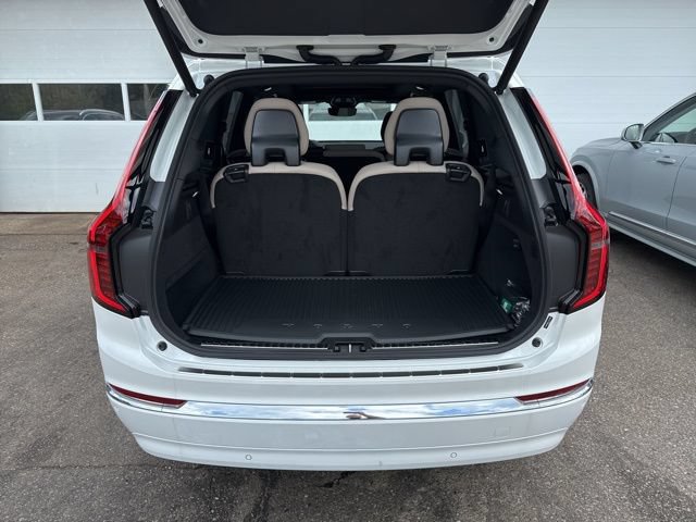 New 2026 Volvo XC90 T8 Plus w/ Protection Package Premier AWD/4WD image 14