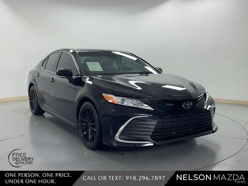 Used 2023 Toyota Camry XLE image 4