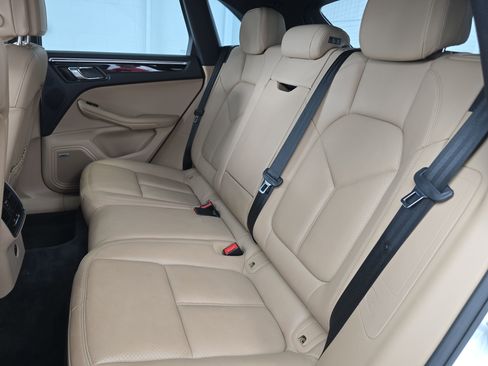 Used 2019 Porsche Macan image 14