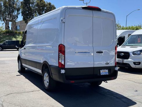 Used 2023 Ford E-Transit Medium Roof image 9