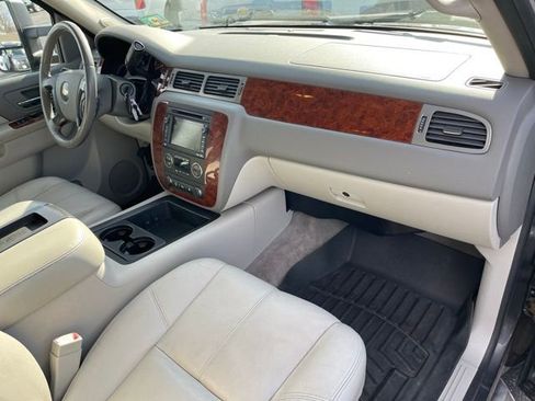 Used 2010 Chevrolet Suburban LT image 15