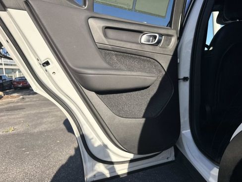 Used 2022 Volvo XC40 T5 R-Design w/ Advanced Package image 12