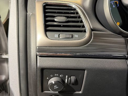 Used 2020 Jeep Grand Cherokee Limited w/ Luxury Group II image 14