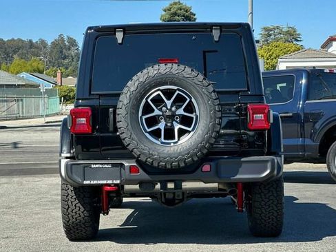 Used 2025 Jeep Wrangler Unlimited Rubicon w/ Convenience Group AWD/4WD image 5