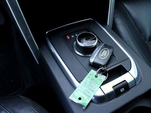 Used 2017 Land Rover Discovery Sport SE image 12