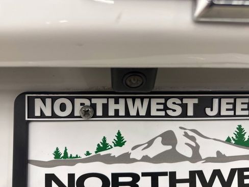 Used 2018 Chevrolet Equinox LT image 18