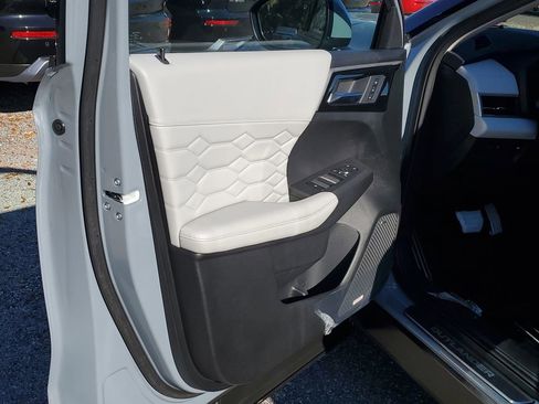 New 2026 Mitsubishi Outlander SEL FWD image 15