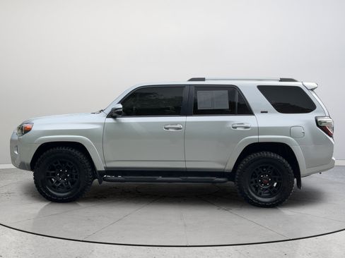 Used 2023 Toyota 4Runner SR5 Premium w/ Moonroof Package RWD image 10