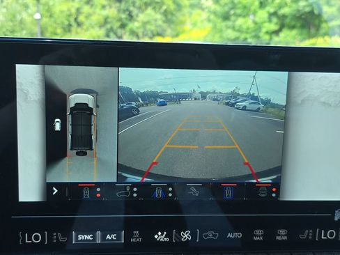 Used 2024 GMC Hummer EV 3X AWD/4WD image 16