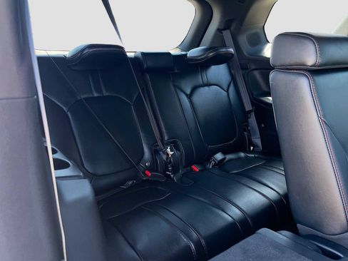 Used 2025 Honda Pilot Black Edition image 29