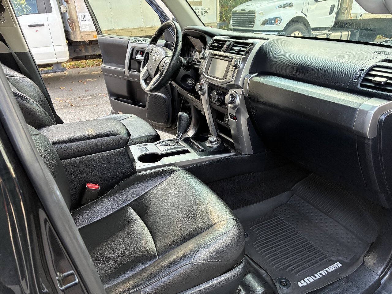 Used 2019 Toyota 4Runner SR5 AWD/4WD image 23