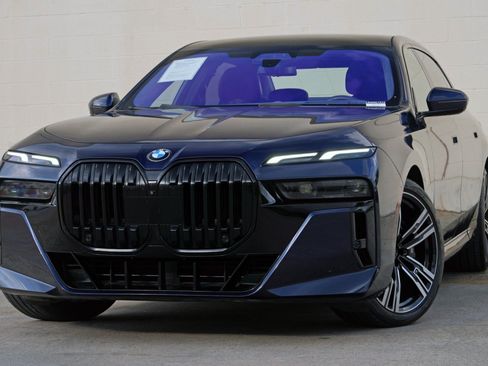 Used 2023 BMW 760i xDrive AWD/4WD image 3