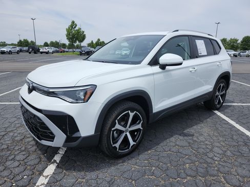 Used 2026 Volkswagen Taos SEL AWD/4WD image 16