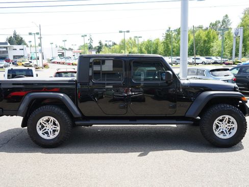 Used 2020 Jeep Gladiator Sport w/ Technology Group AWD/4WD image 7