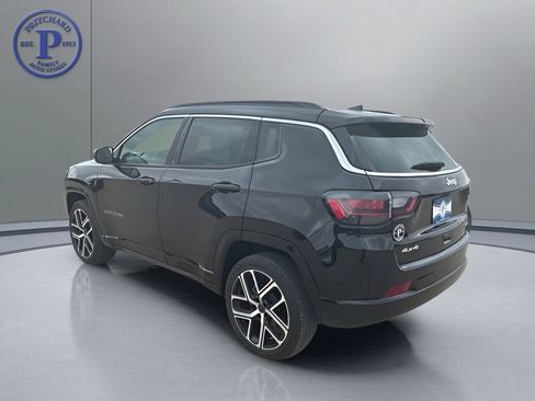 Used 2025 Jeep Compass Limited w/ Elite Group AWD/4WD image 5