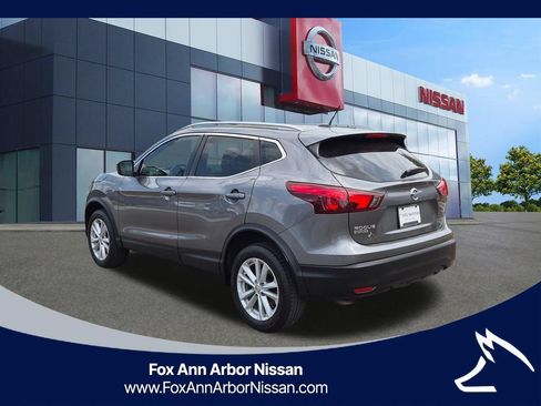 Used 2017 Nissan Rogue Sport SV FWD image 3