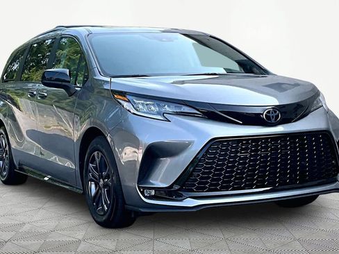 Used 2026 Toyota Sienna XSE AWD/4WD image 3