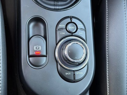 Used 2024 MINI Cooper SE FWD image 30