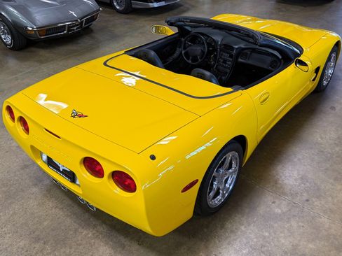Used 2002 Chevrolet Corvette w/ Preferred Equipment Group2 image 19