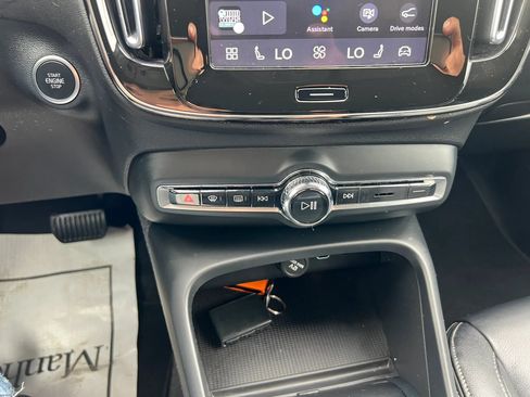 Used 2023 Volvo XC40 B4 Core FWD image 20