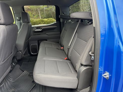 Used 2025 Chevrolet Silverado 1500 LT AWD/4WD image 20