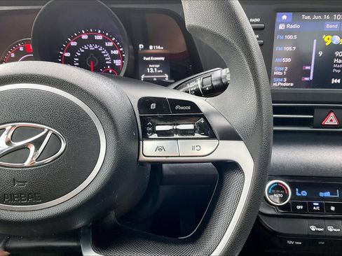 Used 2022 Hyundai Elantra SEL w/ Preferred Accessory Package FWD image 12