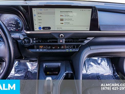 Used 2023 Toyota Crown XLE image 39