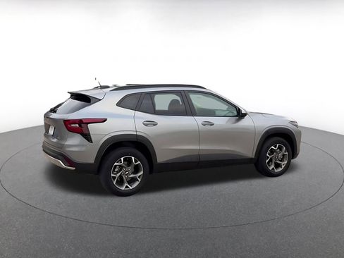 Used 2025 Chevrolet Trax LT image 14