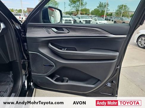 Used 2021 Jeep Grand Cherokee L Overland w/ Luxury Tech Group IV AWD/4WD image 42