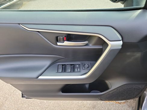 Used 2022 Toyota RAV4 XLE image 19