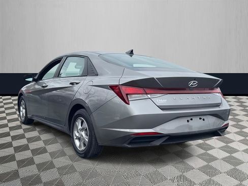 Used 2023 Hyundai Elantra SE image 4