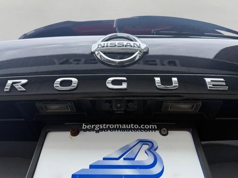 Used 2021 Nissan Rogue SV w/ Premium Package AWD/4WD image 12
