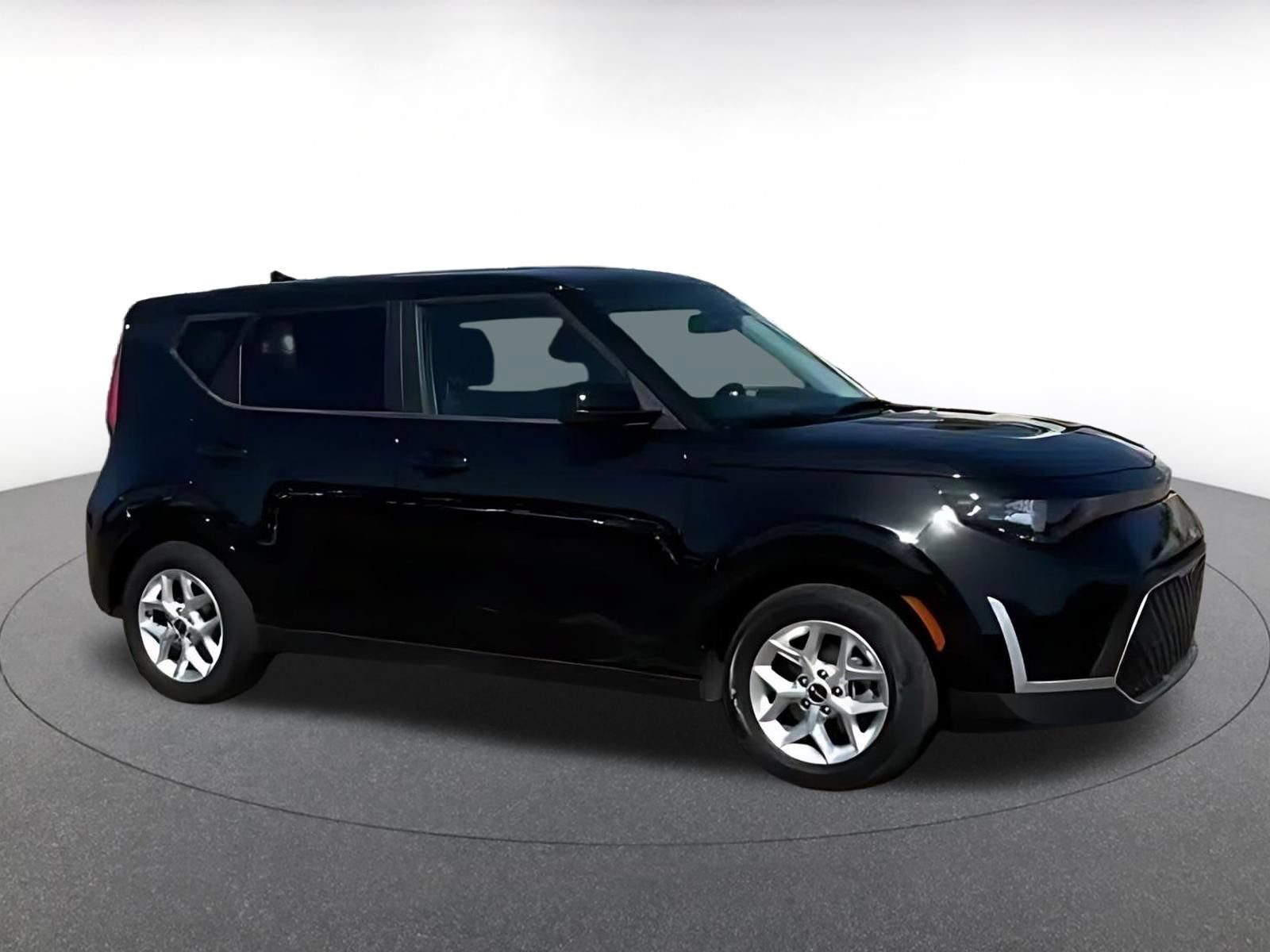 Used 2025 Kia Soul LX w/ LX Technology Package FWD image 15