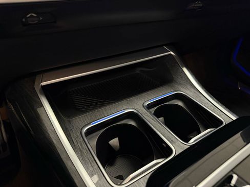 Used 2024 BMW 740i w/ Premium Package image 14