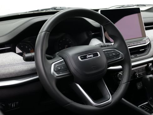 Used 2024 Jeep Compass Latitude AWD/4WD image 11