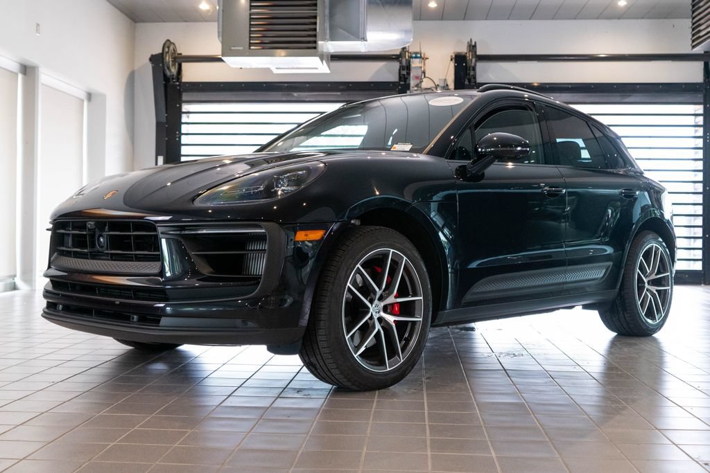Certified 2024 Porsche Macan S AWD/4WD image 1