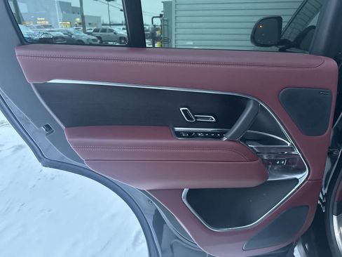 Used 2025 Land Rover Range Rover SE image 17